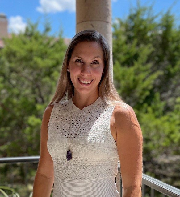 Dr. Arna Erega